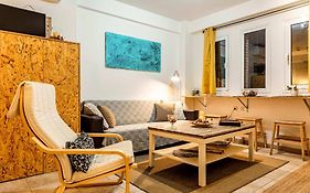 Downtown Central Suite With Private Parking
